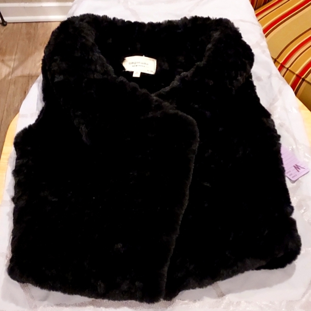 NWOT Women's Bagatelle Heritage Black Faux Fur Vest W/ Hook Closure Size M